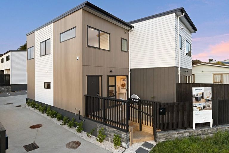 Photo of property in 21b Neal Avenue, Glenfield, Auckland, 0629
