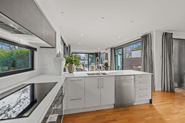 Photo of property in 62 Straven Road, Fendalton, Christchurch, 8014