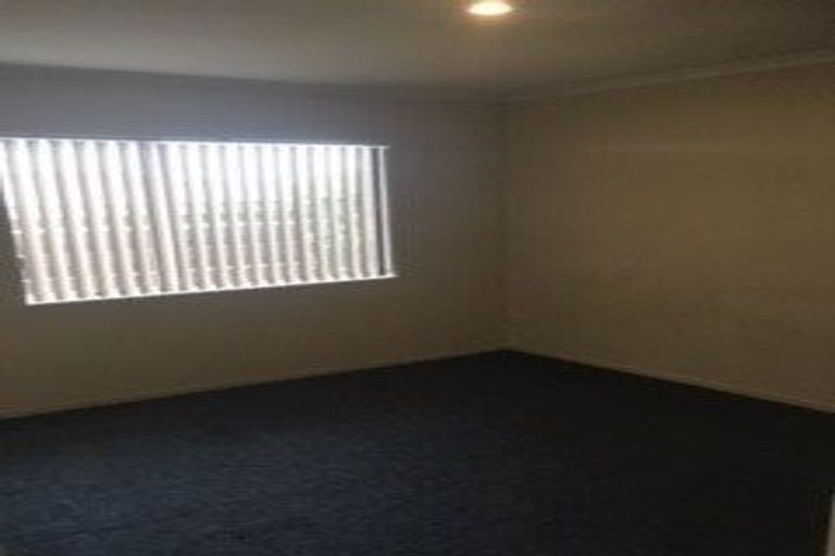 Photo of property in 13 Huruhuru Road, Massey, Auckland, 0614