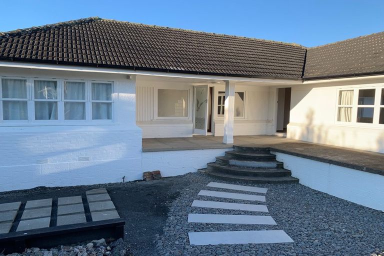 Photo of property in 31 Eastglen Road, Glen Eden, Auckland, 0602