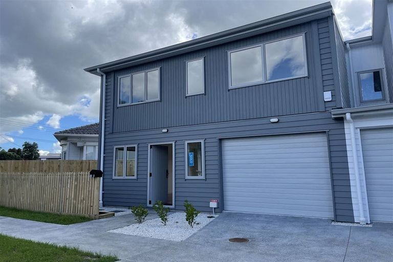 Photo of property in 11a Reid Road, New Lynn, Auckland, 0600