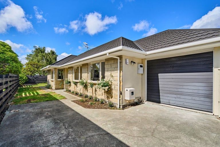 Photo of property in 2/13 Derwent Lee Grove, Epuni, Lower Hutt, 5011