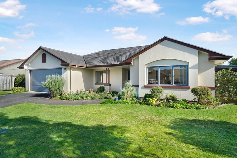 Photo of property in 4 Russett Grove, Henderson, Auckland, 0612