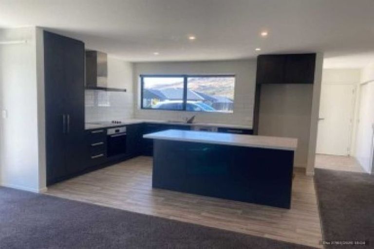Photo of property in 10 Travertine Street, Cromwell, 9310
