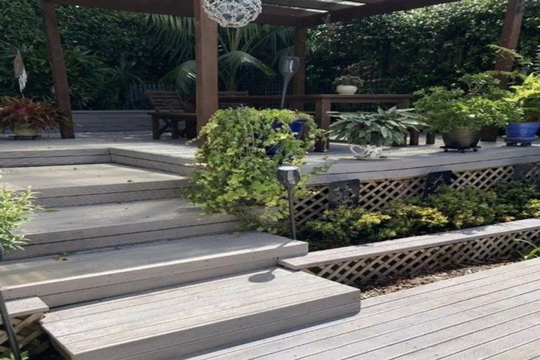 Photo of property in 14 Bush View Lane, Northcote Point, Auckland, 0627