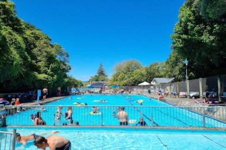 Photo of property in 31 Woodmancote Road, Khandallah, Wellington, 6035