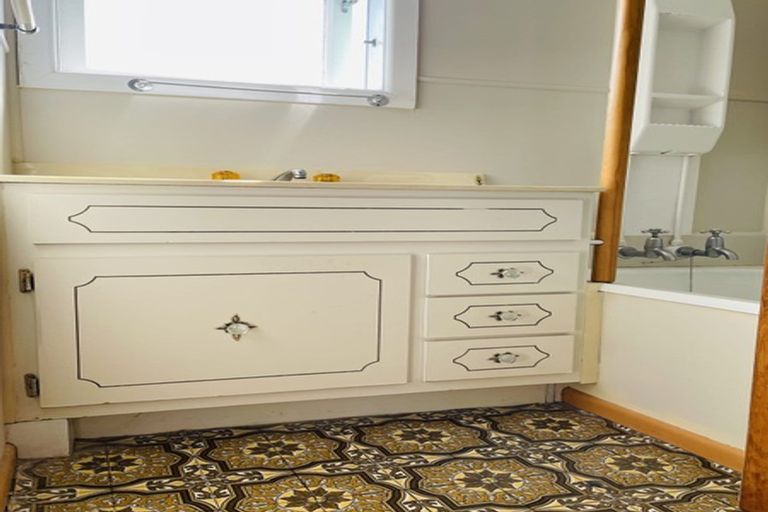 Photo of property in 51 Strid Road, Te Atatu South, Auckland, 0610