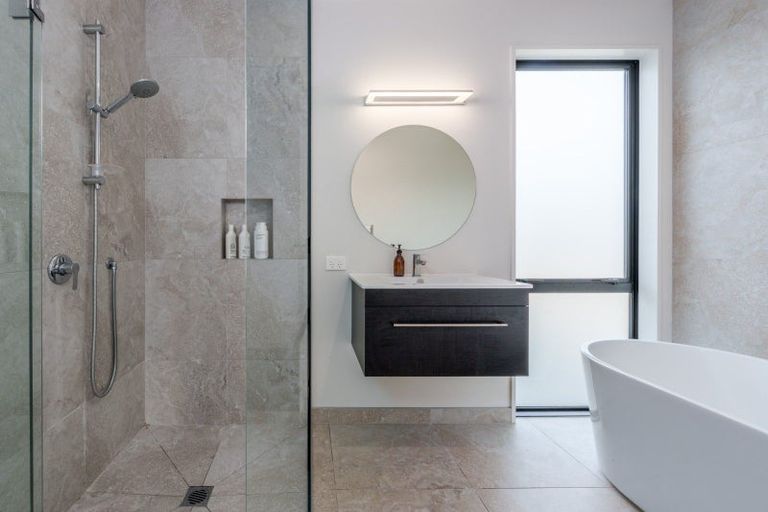 Photo of property in 7 Little Alpha Loop, Wanaka, 9305