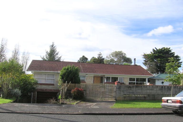 Photo of property in 39 Taipari Road, Te Atatu Peninsula, Auckland, 0610