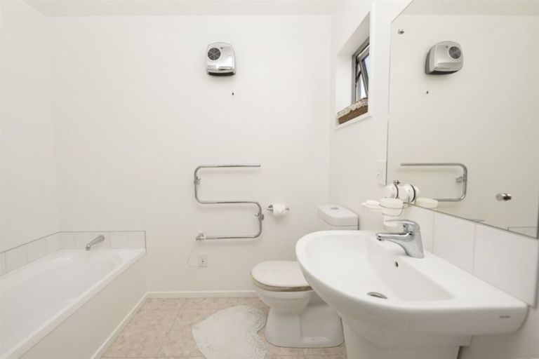 Photo of property in 75a Peverel Street, Riccarton, Christchurch, 8041