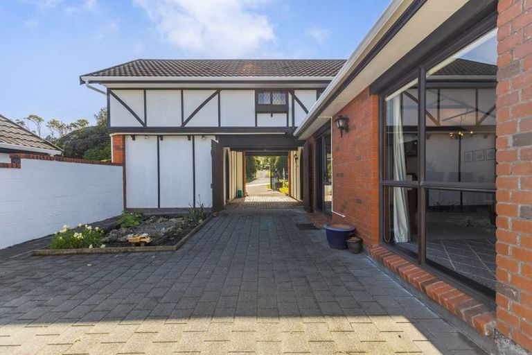 Photo of property in 10 Kakariki Grove, Waikanae, 5036