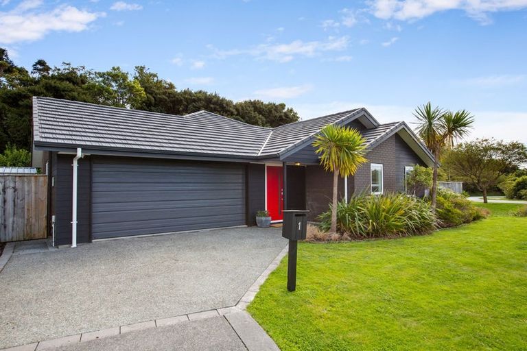 Photo of property in 1 Banks Boulevard, Whitby, Porirua, 5024