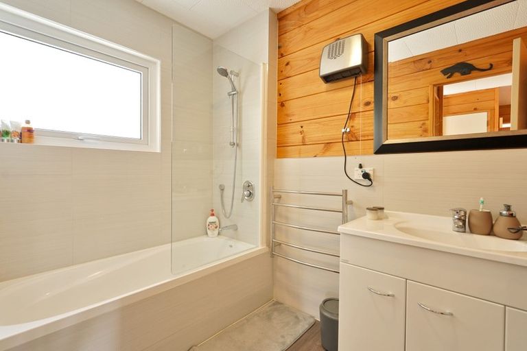 Photo of property in 74 Colwill Road, Massey, Auckland, 0614