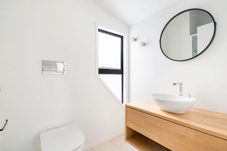 Photo of property in 2/8 Lydia Avenue, Northcote, Auckland, 0627