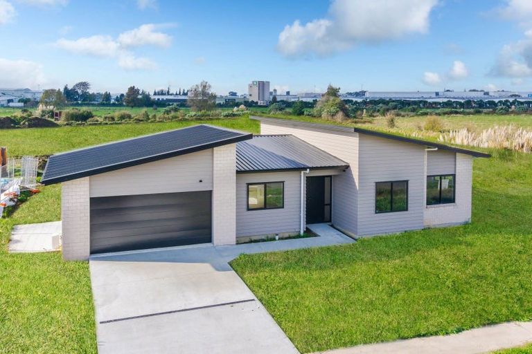 Photo of property in 2 Pukaki Road, Mangere, Auckland, 2022