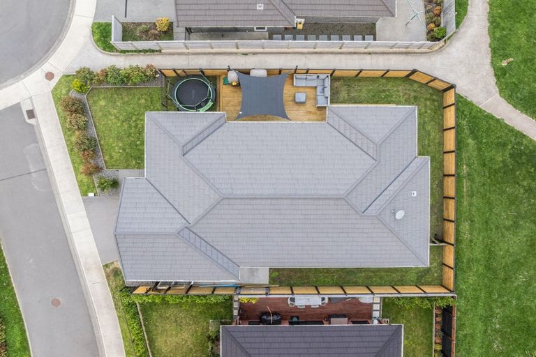 Photo of property in 1 Genoa Place, Whitby, Porirua, 5024