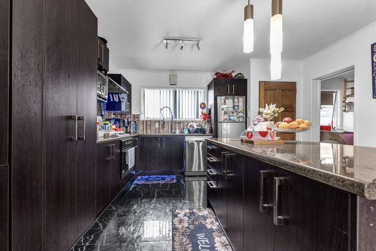 Photo of property in 31 Redwood Drive, Massey, Auckland, 0614