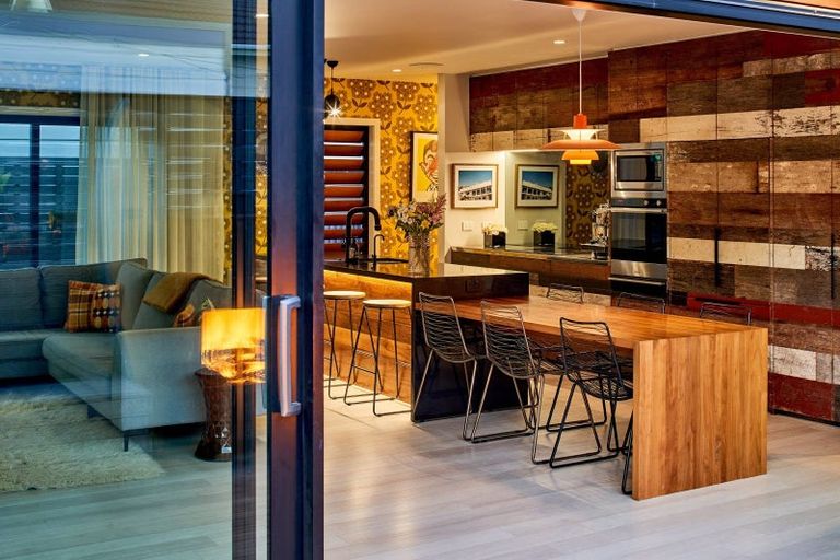 Photo of property in 15 Rua Street, Lyall Bay, Wellington, 6022