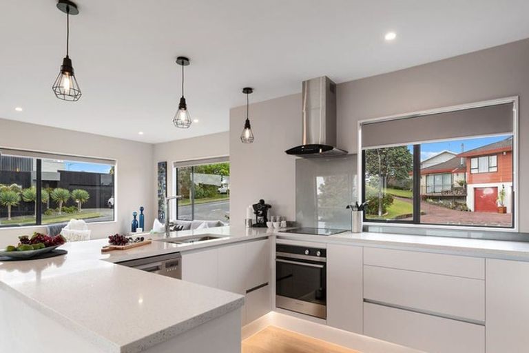 Photo of property in 168 Luckens Road, West Harbour, Auckland, 0618