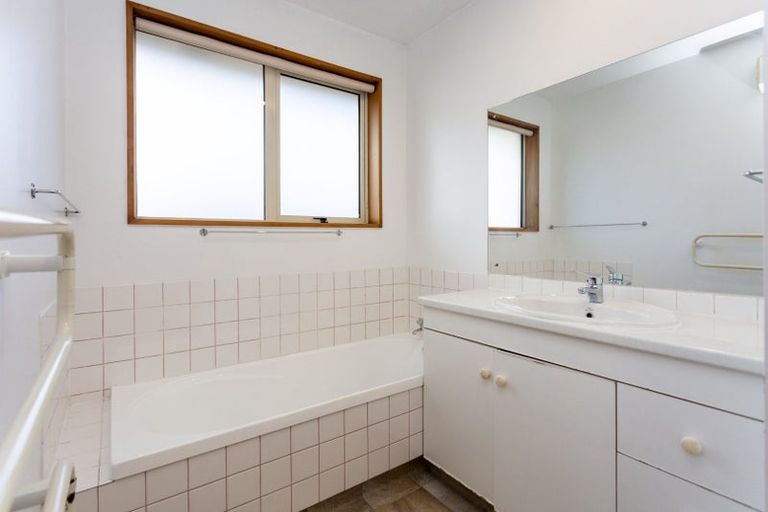 Photo of property in 96 Rattray Street, Riccarton, Christchurch, 8041