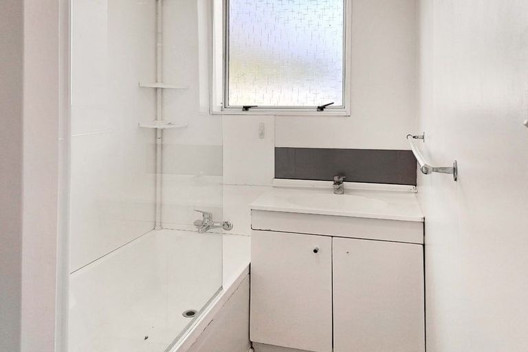 Photo of property in 8f1- Garth Lane, Maoribank, Upper Hutt, 5018