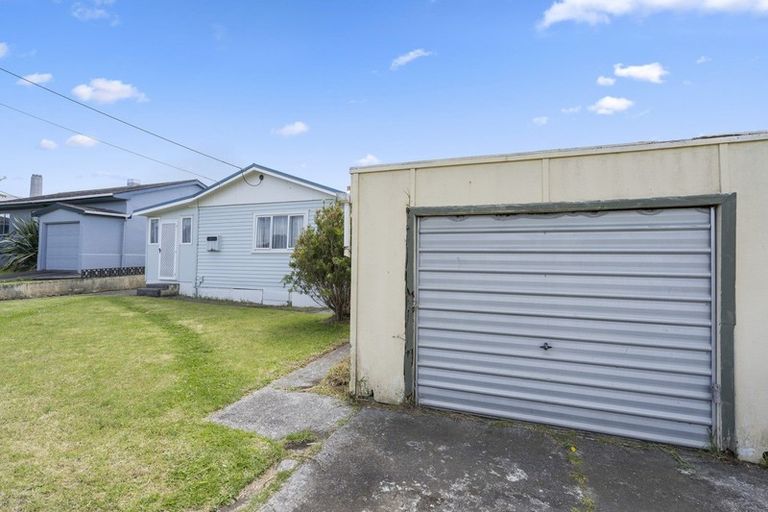 Photo of property in 38 Paritutu Road, Spotswood, New Plymouth, 4310