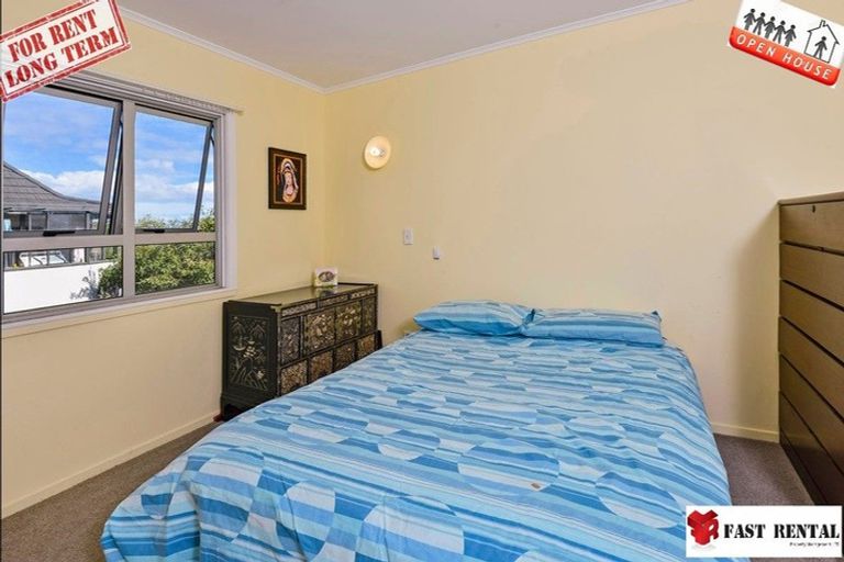 Photo of property in 17 Celeste Place, Totara Vale, Auckland, 0627