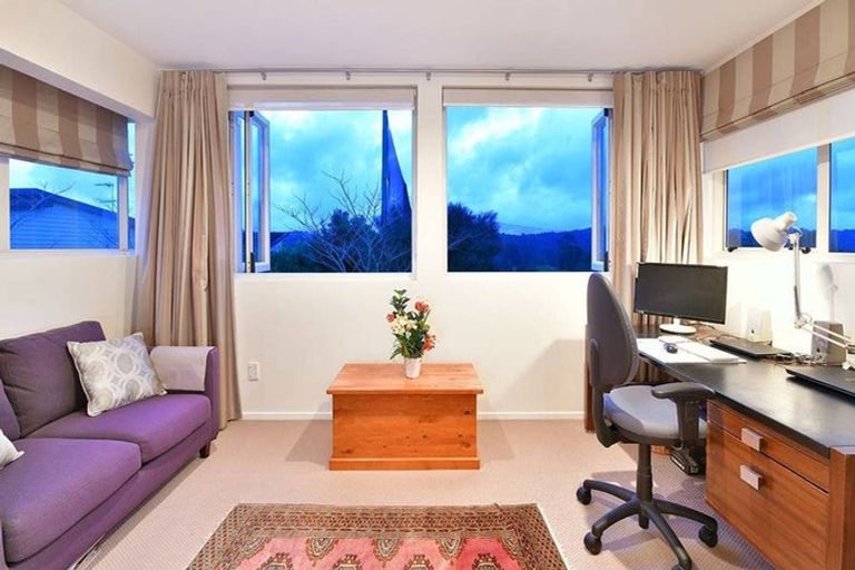 Photo of property in 28 English Oak Drive, Schnapper Rock, Auckland, 0632