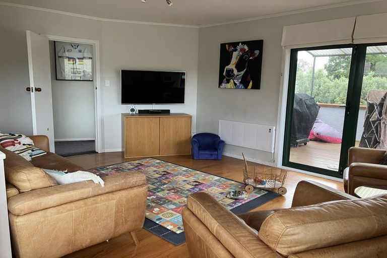 Photo of property in 76 Lauderdale Road, Birkdale, Auckland, 0626