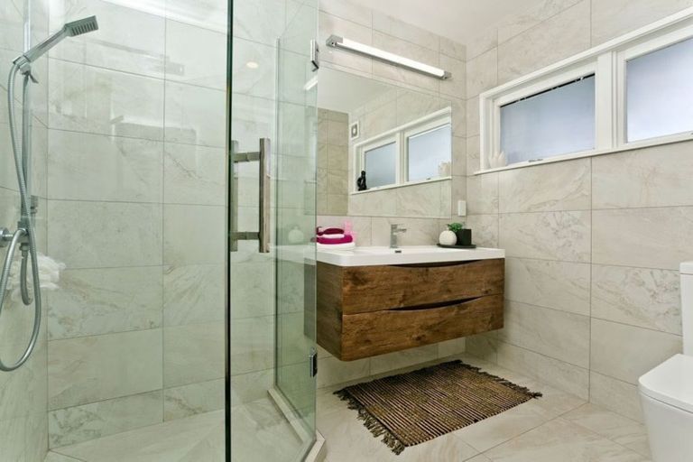 Photo of property in 18 Bentley Avenue, Glenfield, Auckland, 0629