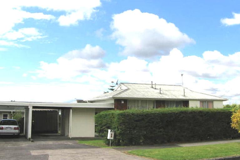Photo of property in 1 Northall Road, New Lynn, Auckland, 0600