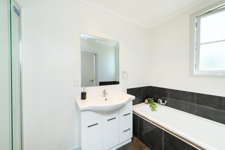 Photo of property in 5 Rangitira Avenue, Palmerston North, 4414