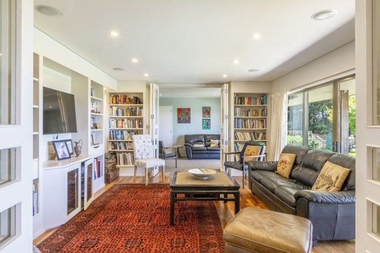 Photo of property in 15 Maharakeke Road, Waipukurau, 4281