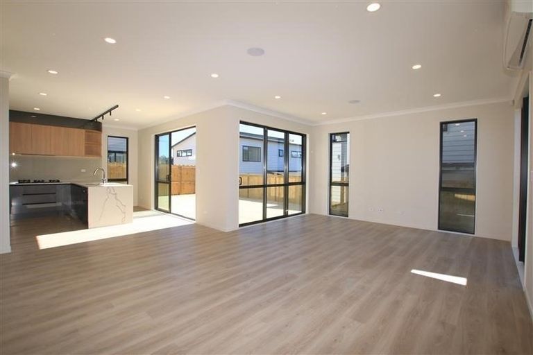 Photo of property in 22 Riroriro Road, Hobsonville, Auckland, 0616