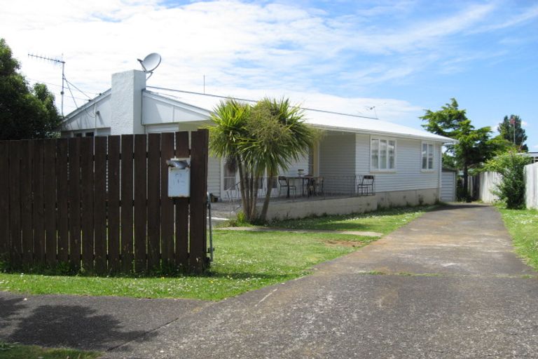 Photo of property in 15 Mountain Road, Mangere Bridge, Auckland, 2022