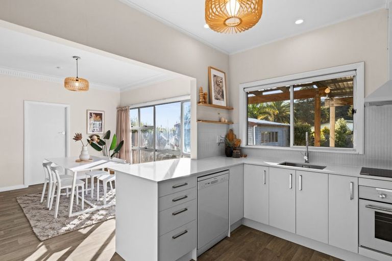 Photo of property in 37 Sanders Avenue, Marewa, Napier, 4110