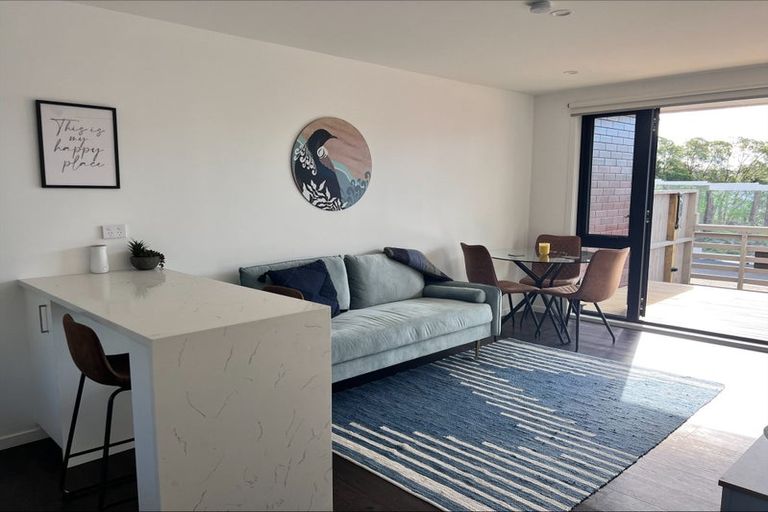 Photo of property in 1 Te Puketoka Lane, Mangere, 2022