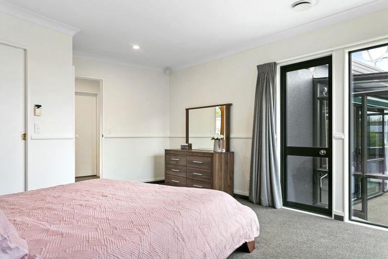 Photo of property in 73 Harvey Street, Waipahihi, Taupo, 3330
