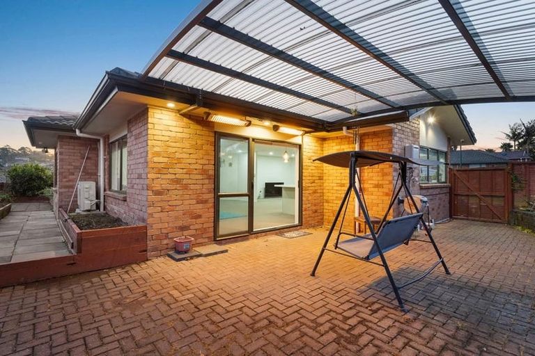 Photo of property in 30 Hercules Drive, Henderson, Auckland, 0612