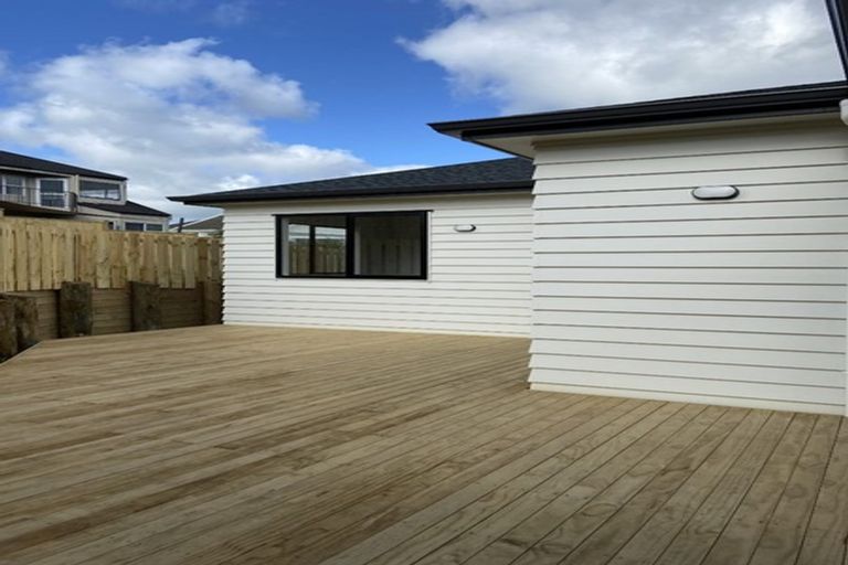 Photo of property in 35 Symes Drive, Red Beach, 0932