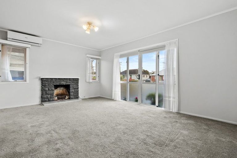 Photo of property in 15 Velvet Crescent, Otara, Auckland, 2023