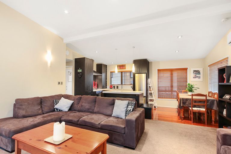 Photo of property in 336b West Coast Road, Glen Eden, Auckland, 0602