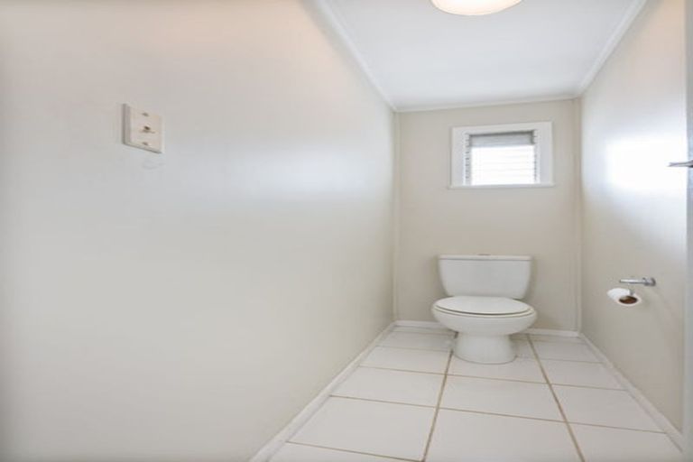 Photo of property in 18 Huruhuru Road, Massey, Auckland, 0614