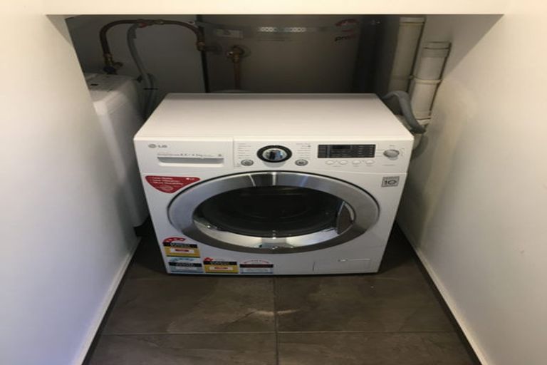 Photo of property in 15 Trinidad Crescent, Grenada Village, Wellington, 6037