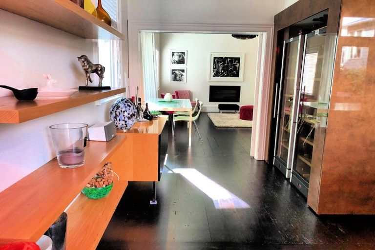 Photo of property in 15 Park Street, Thorndon, Wellington, 6011