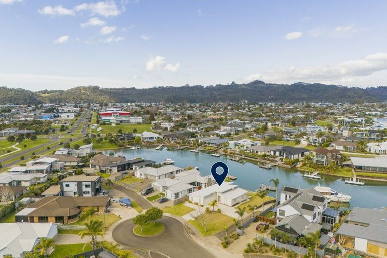 Photo of property in 17 Mermaid Place, Whitianga, 3510