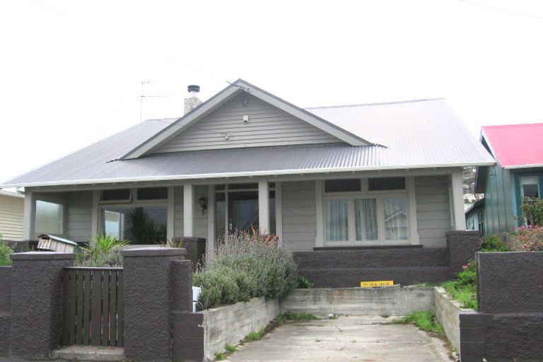 Photo of property in 126 Onepu Road, Lyall Bay, Wellington, 6022