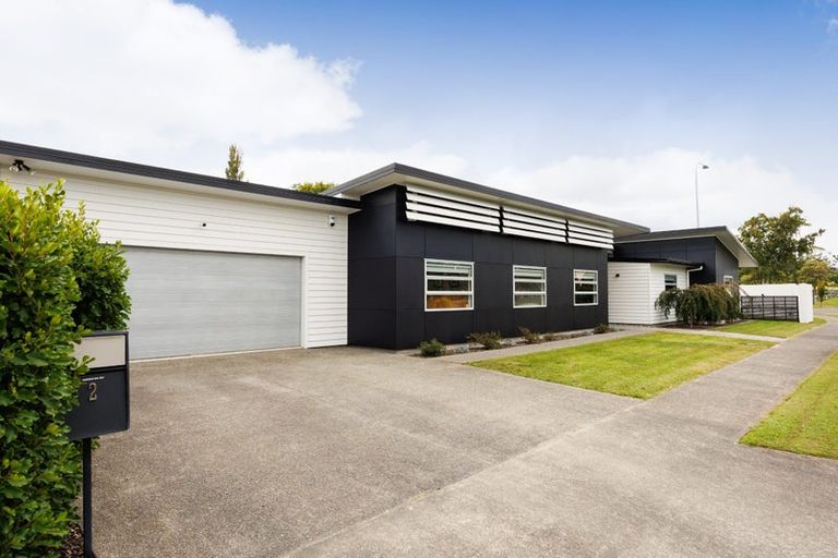 Photo of property in 2 Chestnut Close, Kelvin Grove, Palmerston North, 4414