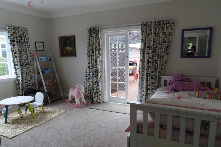 Photo of property in 43 Saint Ronans Avenue, Waterloo, Lower Hutt, 5011