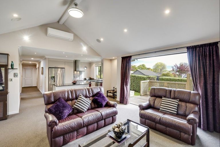 Photo of property in 2 Ranmore Lane, Havelock North, 4130